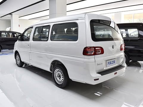2025�� M5 1.6L ��׼�� 65L 5��CNG