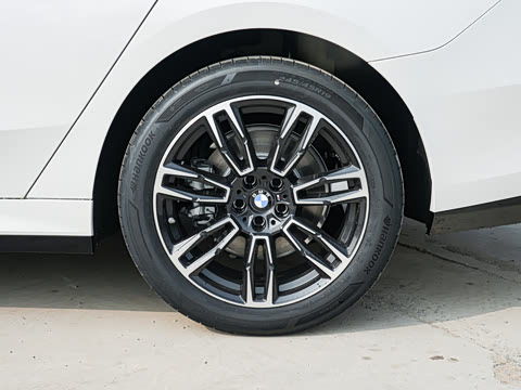 2026�� �Ŀ� 525Li M�˶���װ