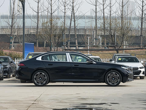 2026�� �Ŀ� 530Li ������ M�˶���װ