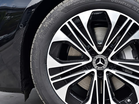 2026�� �Ŀ� E 300 L ������