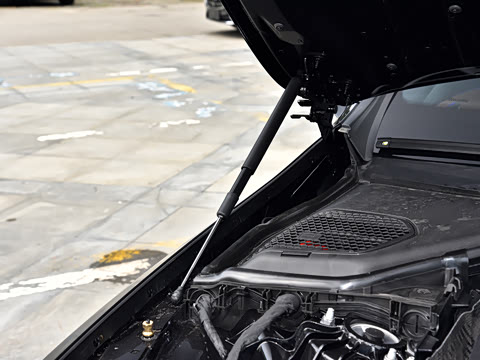 2026�� �Ŀ� E 300 L ������