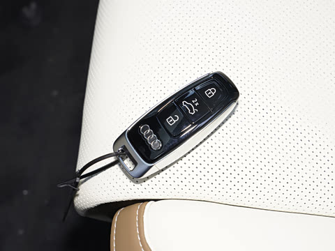 2026�� A8L Horch��ʼ�˰� 60TFSI