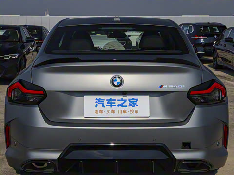 2025�� M240i xDrive