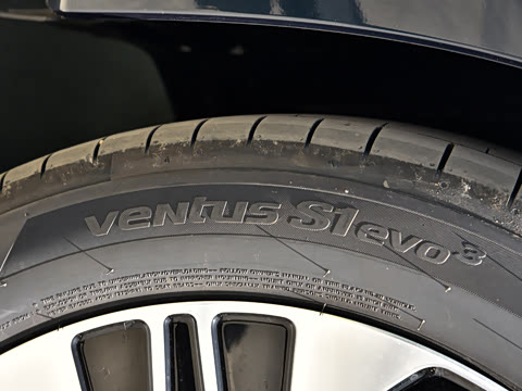 2026�� �Ŀ� E 300 L ������