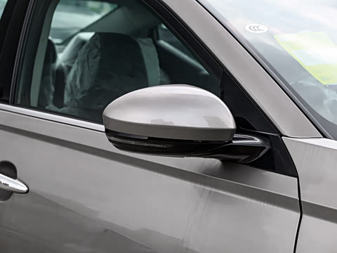 2025�� 2.0L XL-TLS ������