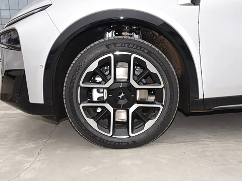 2026�� ���� 1704 Max �Ƽ���