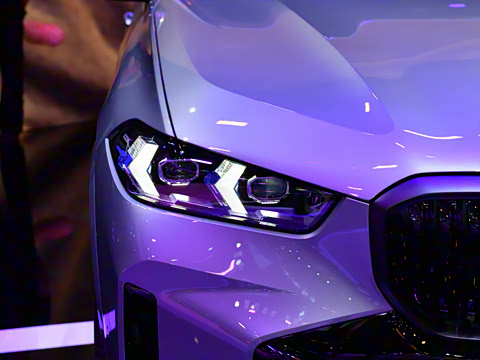 2025�� xDrive 40Li ������M�˶���ҹ��װ