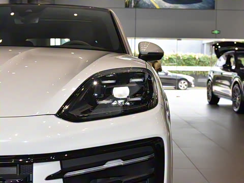 2026�� Cayenne Coup�� 3.0T