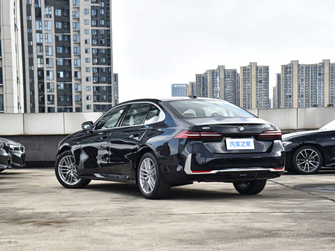 2026�� �Ŀ� 525Li ������װ