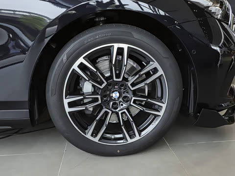 2026�� �Ŀ� 530Li xDrive M�˶���װ