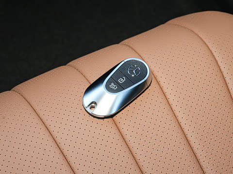 2026�� E 260 L �����