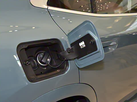 2025�� sDrive25i M�˶���װ