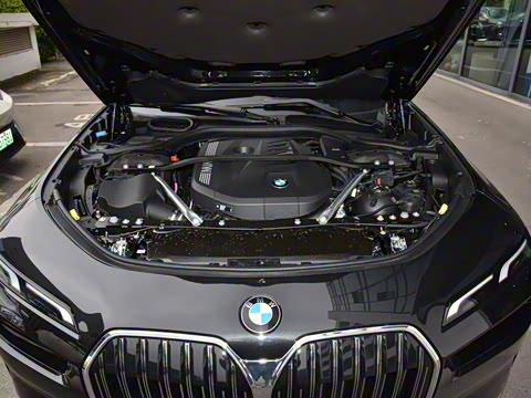 2026�� 735Li ������װ