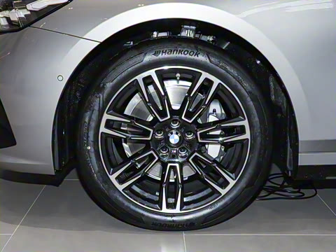 2026�� 530Li ������ M�˶���װ