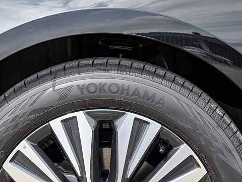 2025�� 2.0L SV �ڽ��