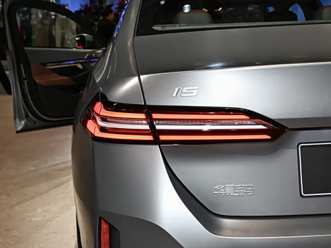 2026�� �Ŀ� xDrive 50L M�˶���װ