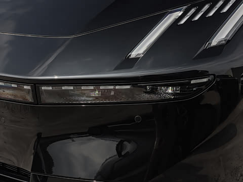 2025�� 240����Ultra�˶���