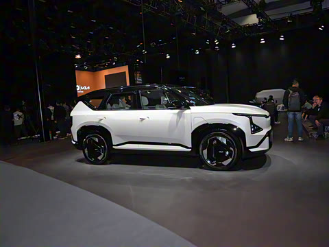 2025�� 580 Wave AWD GT-Line