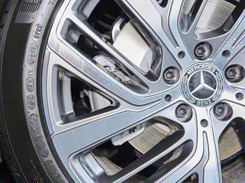 2025�� �Ŀ� E 300 L ʱ���˶���