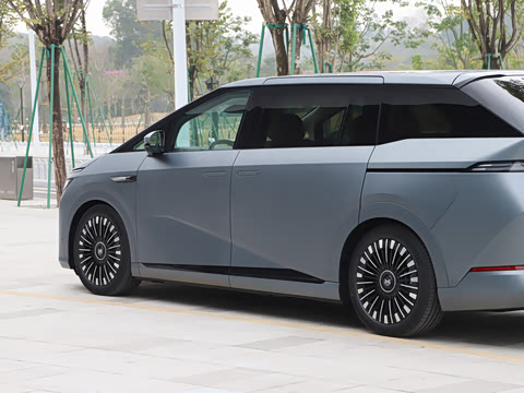 2026�� ���� 750 Ultra