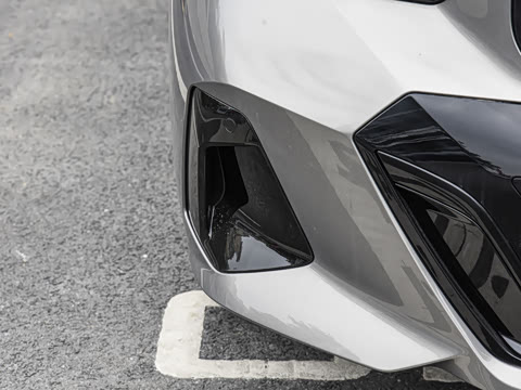 2026�� 530Li ������ M�˶���װ