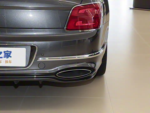 2026�� 4.0T V8 Mulliner