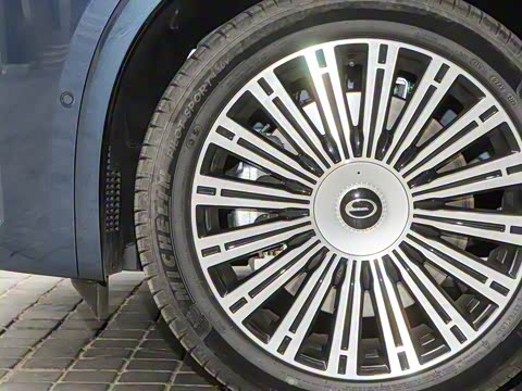 2025�� Ǭ�� UItra 6��