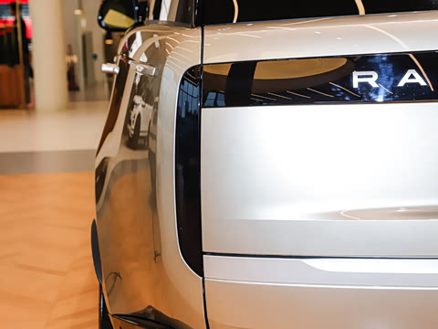 2026�� 3.0 L6 400PS AB�����