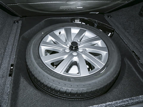 2026�� 3.0 L6 400PS SE�����