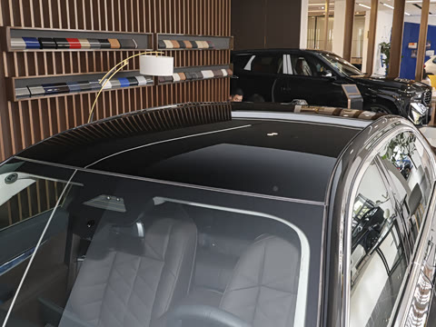 2026�� �Ŀ� 735Li M�˶���װ