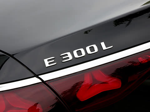 2026�� �Ŀ� E 300 L �����˶���