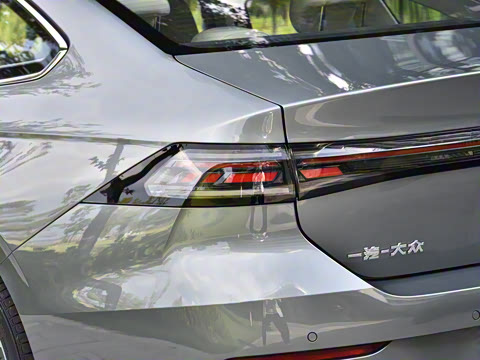 2026�� L 300TSI DSG ������