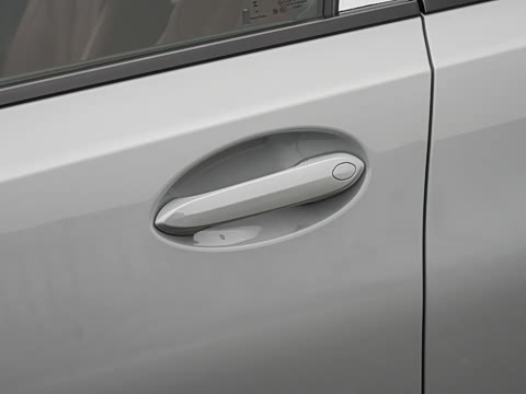 2026�� 330Li M�˶���ҹ��װ