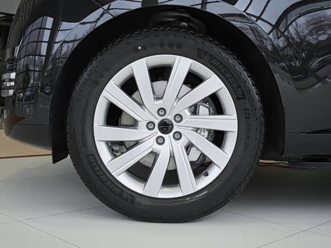 2026�� 3.0 L6 400PS SE�����