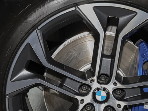 2026�� �Ŀ� xDrive 40Li M�˶���ҹ��װ