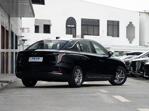 2025�� 610km PLUS