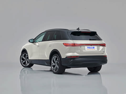 2023�� 50 e-tron quattro ��ҫ�� ������װ