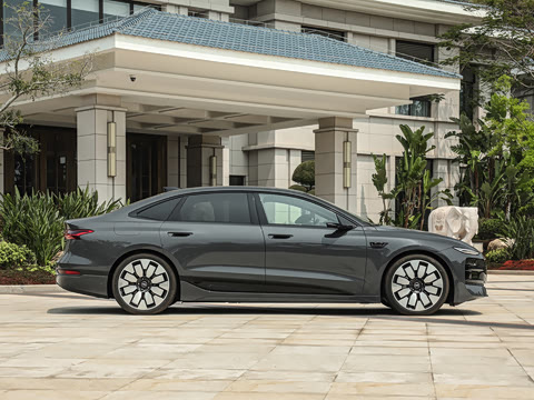 2026�� quattro Ǭ���Ǽݰ�