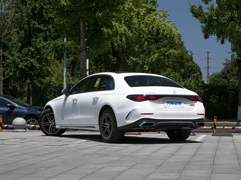 2026�� �Ŀ� E 300 L �����˶���