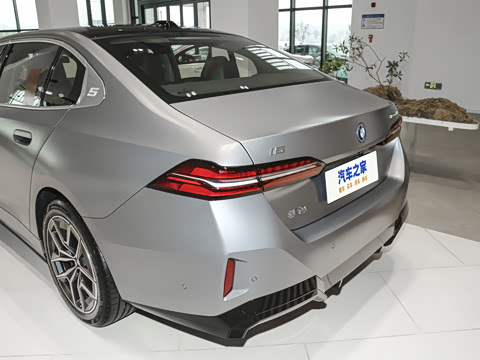 2026�� eDrive 40L M�˶���װ