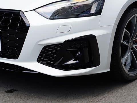 2025�� Sportback ��ذ� 40 TFSI quattro ����������