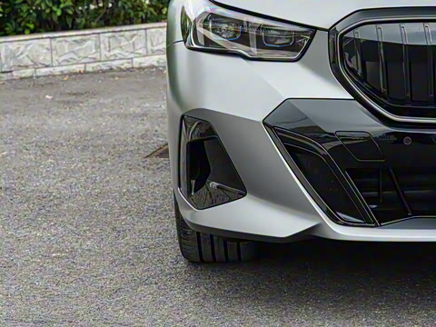 2026�� 530Li ������ M�˶���װ