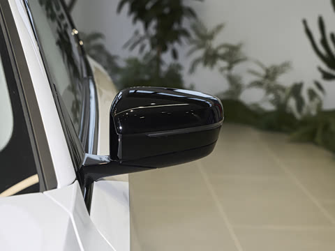 2026�� 225i M�˶���ҹ��װ