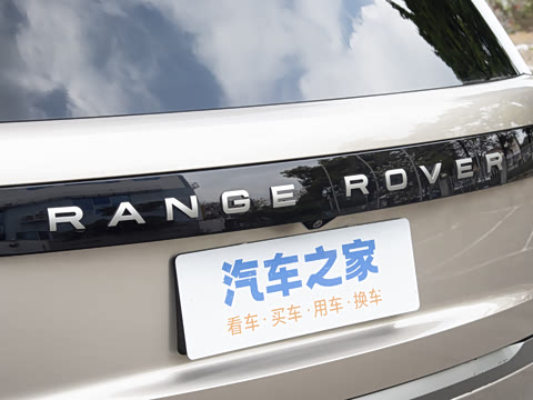 2026�� 3.0 L6 400PS SE�����