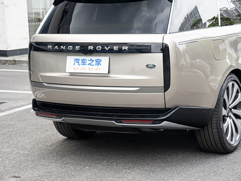 2026�� 3.0 L6 400PS SE�����