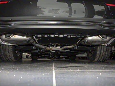 2025�� �Ŀ� E 300 L ������