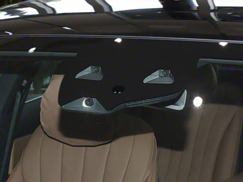 2025�� �Ŀ� E 300 L ������