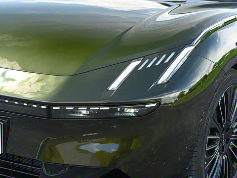 2025�� 240����Ultra�˶���