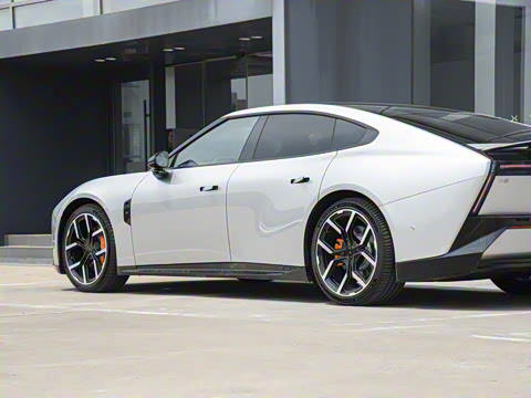 2025�� 702 ������ Ultra