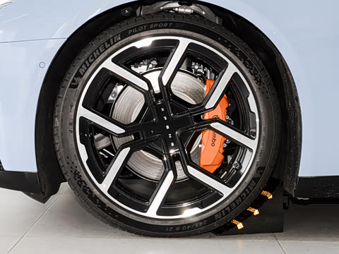 2025�� 702 ������ Ultra